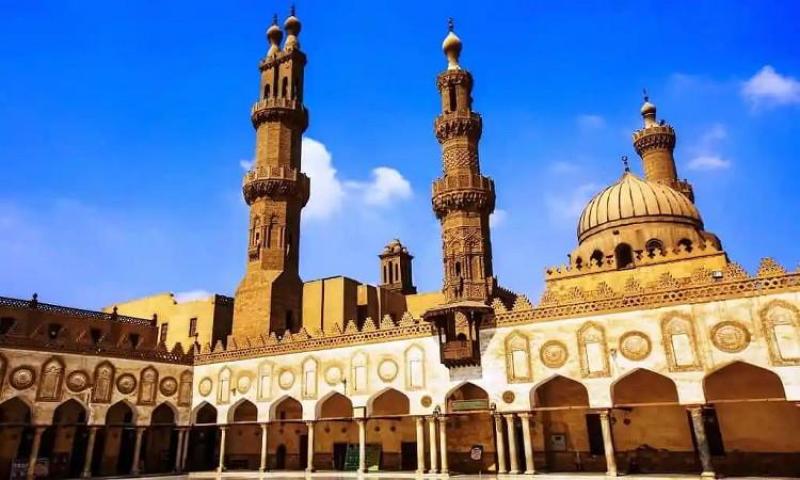 مساجد القاهرة التاريخية.. متحف مفتوح يروي حكاية مدينة الألف مئذنة